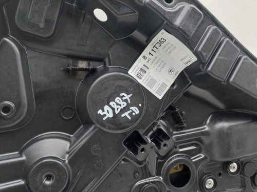 ELEVALUNAS TRASERO DERECHO Mercedes-Benz CLASE B (BM 247) 