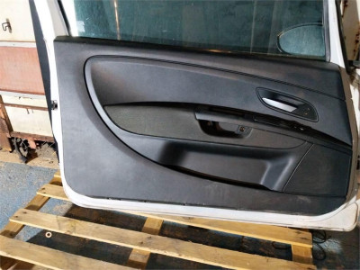 GUARNECIDO PUERTA DELANTERA IZQUIERDA