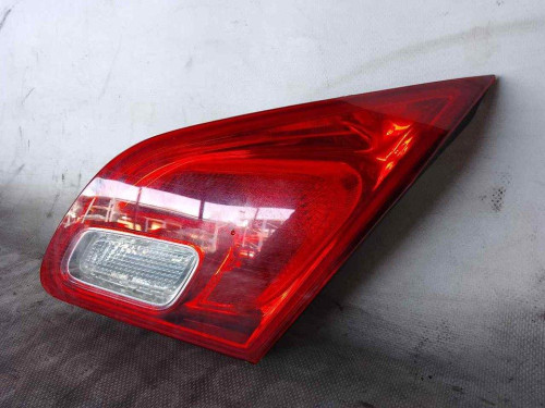 PILOTO TRASERO DERECHO INTERIOR Opel ASTRA J BERLINA 5P 