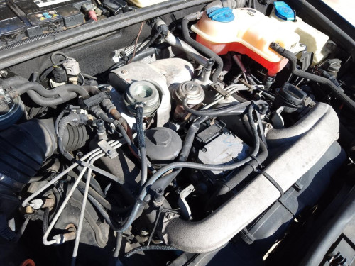 AUDI A4 AVANT (8E) — vehículo donante para recambios 