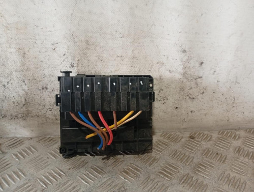 CAJA RELES / FUSIBLES 