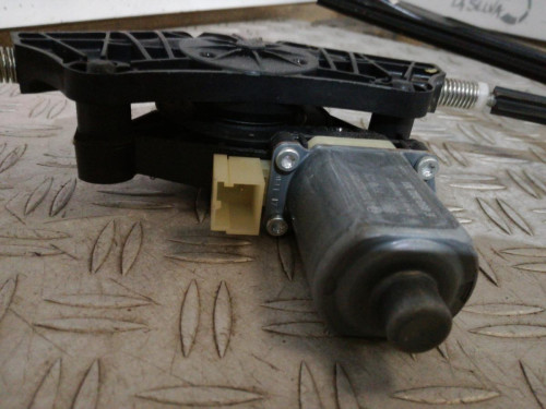 ELEVALUNAS DELANTERO IZQUIERDO Volkswagen GOLF VII BERLINA (BQ1/BE2) 