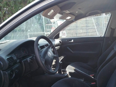 VOLKSWAGEN PASSAT BERLINA (3B2)