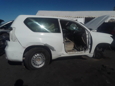 TOYOTA LAND CRUISER (J15)
