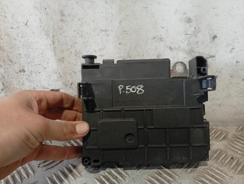 CAJA RELES / FUSIBLES 