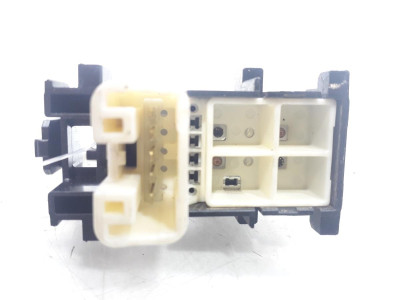 MANDO ELEVALUNAS DELANTERO DERECHO