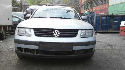  VOLKSWAGEN PASSAT BERLINA (3B2) 