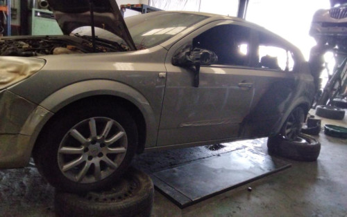 OPEL ASTRA H BERLINA — vehículo donante para recambios 