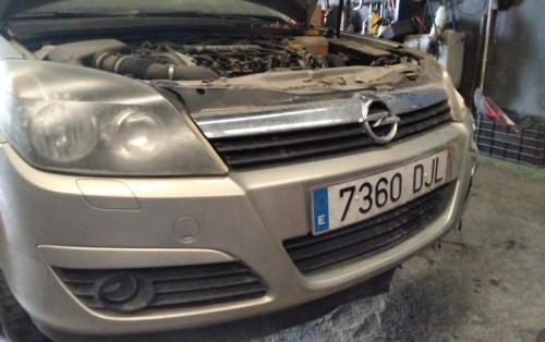 OPEL ASTRA H BERLINA — vehículo donante para recambios 