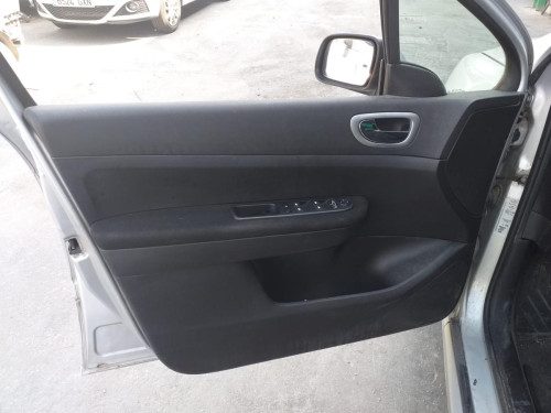 PEUGEOT 307 BREAK / SW (S1)(04.2002) — vehículo donante para recambios 