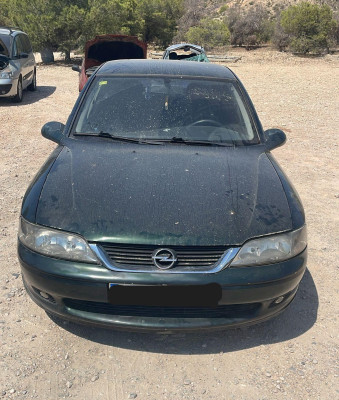 OPEL VECTRA B BERLINA
