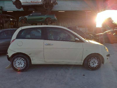 LANCIA YPSILON (101)