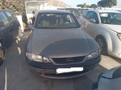 OPEL VECTRA B BERLINA