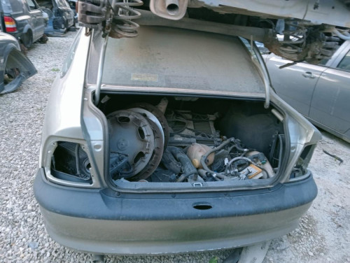  OPEL VECTRA B BERLINA 
