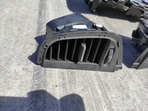 REJILLA AIREADORA Renault MEGANE IV BERLINA 5P 