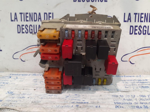  CAJA RELES / FUSIBLES 