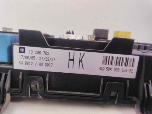 CAJA RELES / FUSIBLES Opel ASTRA H BERLINA 