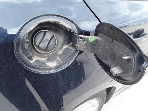 TAPA EXTERIOR COMBUSTIBLE BMW SERIE 1 BERLINA (E81/E87) 