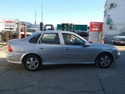 OPEL VECTRA B BERLINA