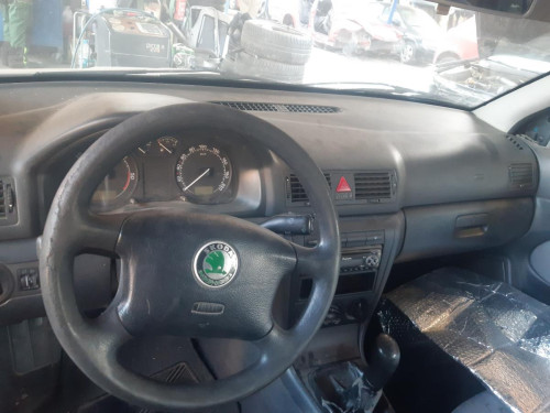  SKODA OCTAVIA BERLINA (1U2) 