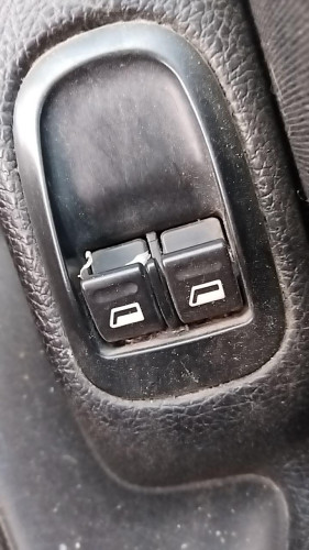 MANDO ELEVALUNAS DELANTERO DERECHO Peugeot 206 (1998->) Peugeot 206 (1998->) 