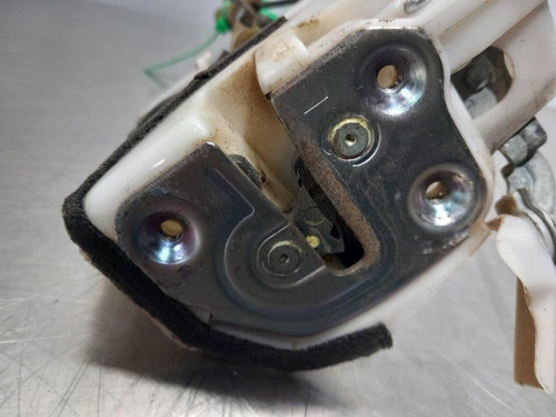  CERRADURA PUERTA TRASERA IZQUIERDA 