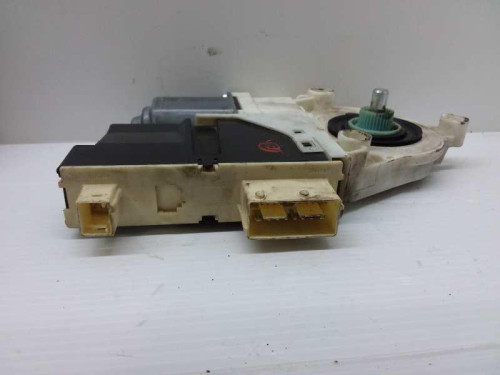 MOTOR ELEVALUNAS DELANTERO DERECHO 