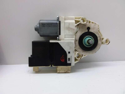 MOTOR ELEVALUNAS DELANTERO DERECHO 