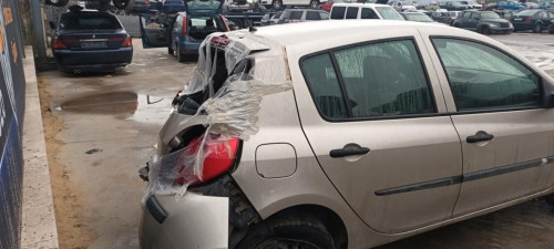 RENAULT CLIO III — vehículo donante para recambios 
