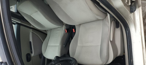 RENAULT CLIO III — vehículo donante para recambios 