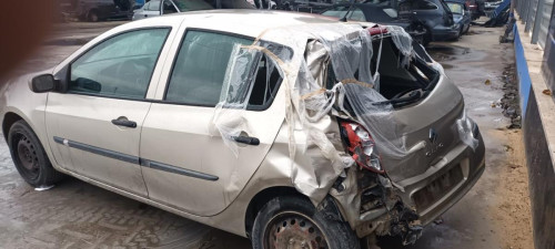 RENAULT CLIO III — vehículo donante para recambios 