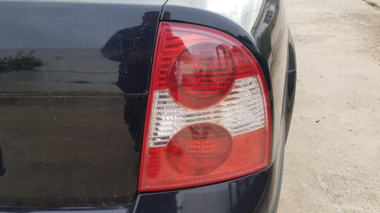 PILOTO TRASERO DERECHO Volkswagen Passat Berlina (3B3)(2000->)