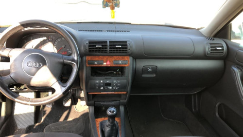 AUDI A3 (8L) — vehículo donante para recambios 