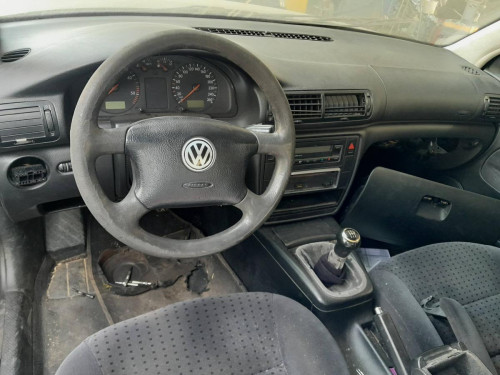  VOLKSWAGEN PASSAT BERLINA (3B2) 