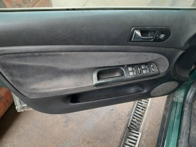 VOLKSWAGEN PASSAT BERLINA (3B2)