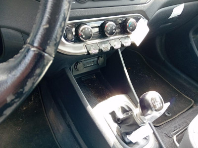 KIA RIO (UB)