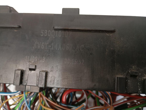 CAJA RELES / FUSIBLES Ford FOCUS BERLINA (CB8) 
