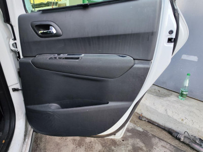 GUARNECIDO PUERTA TRASERA DERECHA