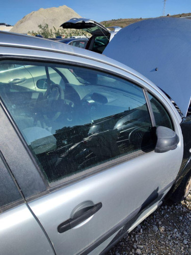 LUNA DELANTERA DERECHA б/у