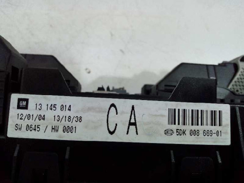  CAJA RELES / FUSIBLES Opel ASTRA H BERLINA 