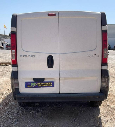 RENAULT TRAFIC II FURGÓN — vehículo donante para recambios 