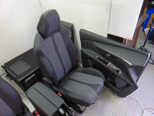 JUEGO ASIENTOS COMPLETO de segunda mano