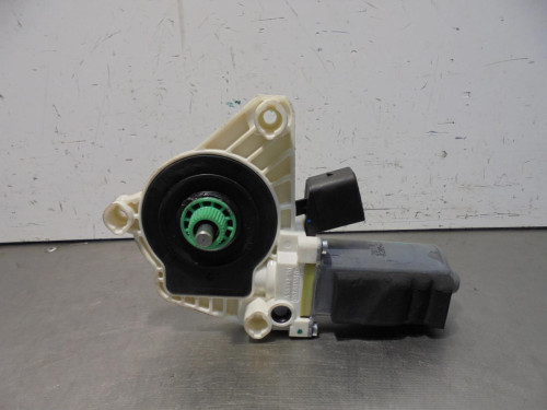 MOTOR ELEVALUNAS DELANTERO DERECHO MERCEDES-BENZ CLASE CLA (BM 117) 