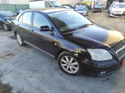TOYOTA AVENSIS BERLINA (T25)