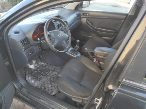 TOYOTA AVENSIS BERLINA (T25) — vehículo donante para recambios 