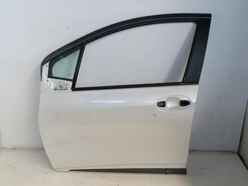 PUERTA DELANTERA IZQUIERDA Toyota YARIS (XP13) 