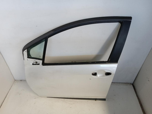 PUERTA DELANTERA IZQUIERDA Toyota YARIS (XP13) 