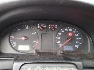 VOLKSWAGEN PASSAT BERLINA (3B2)