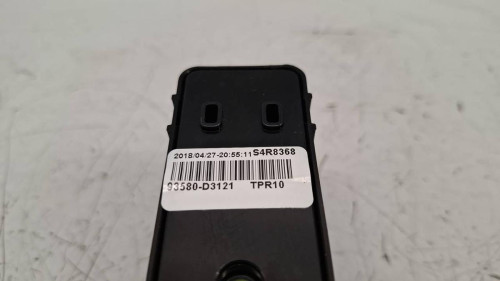 MANDO ELEVALUNAS TRASERO DERECHO HYUNDAI TUCSON (TL) 