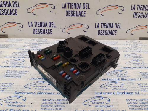  CAJA RELES / FUSIBLES 
